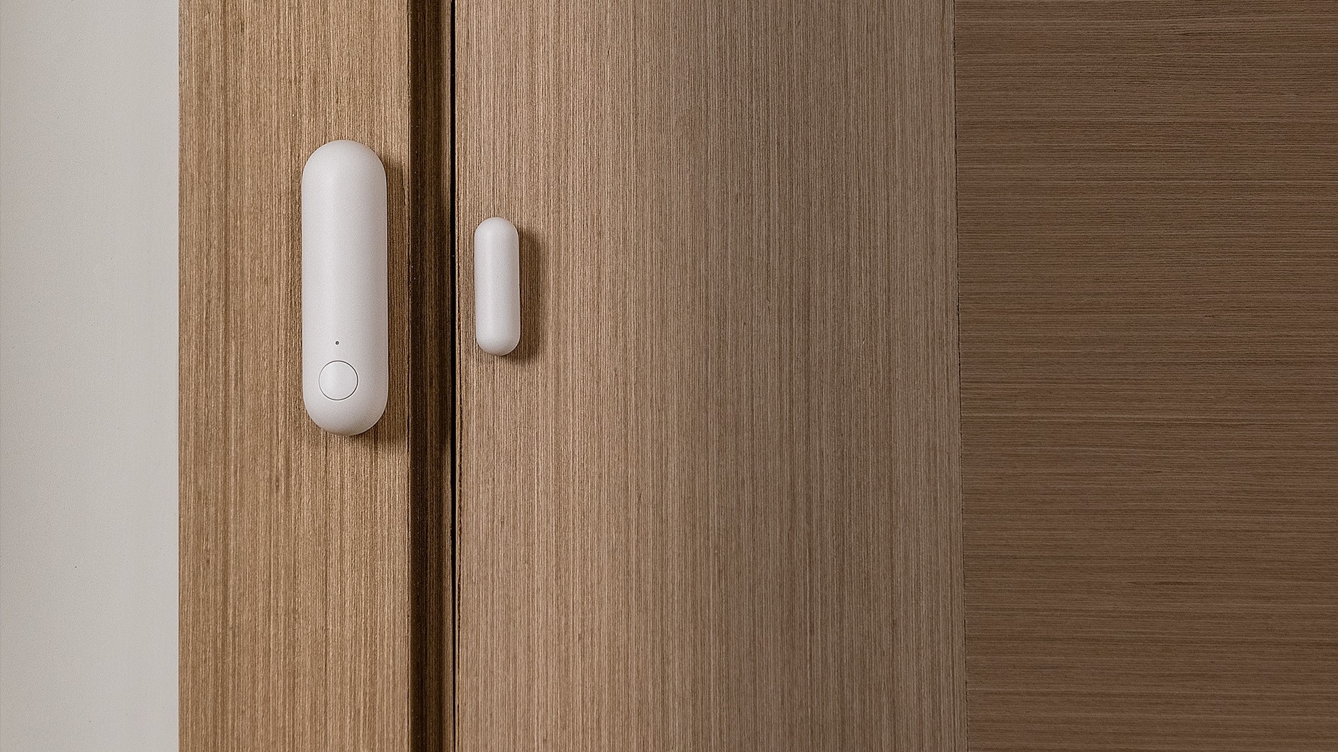 aqara doow and window sensor dveřní a okenní kontaktní senzor ukázková foto dveře evtech_cz